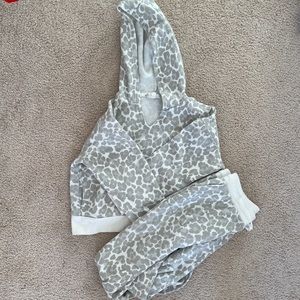 Girls preppy leopard pajamas size 12-14 child